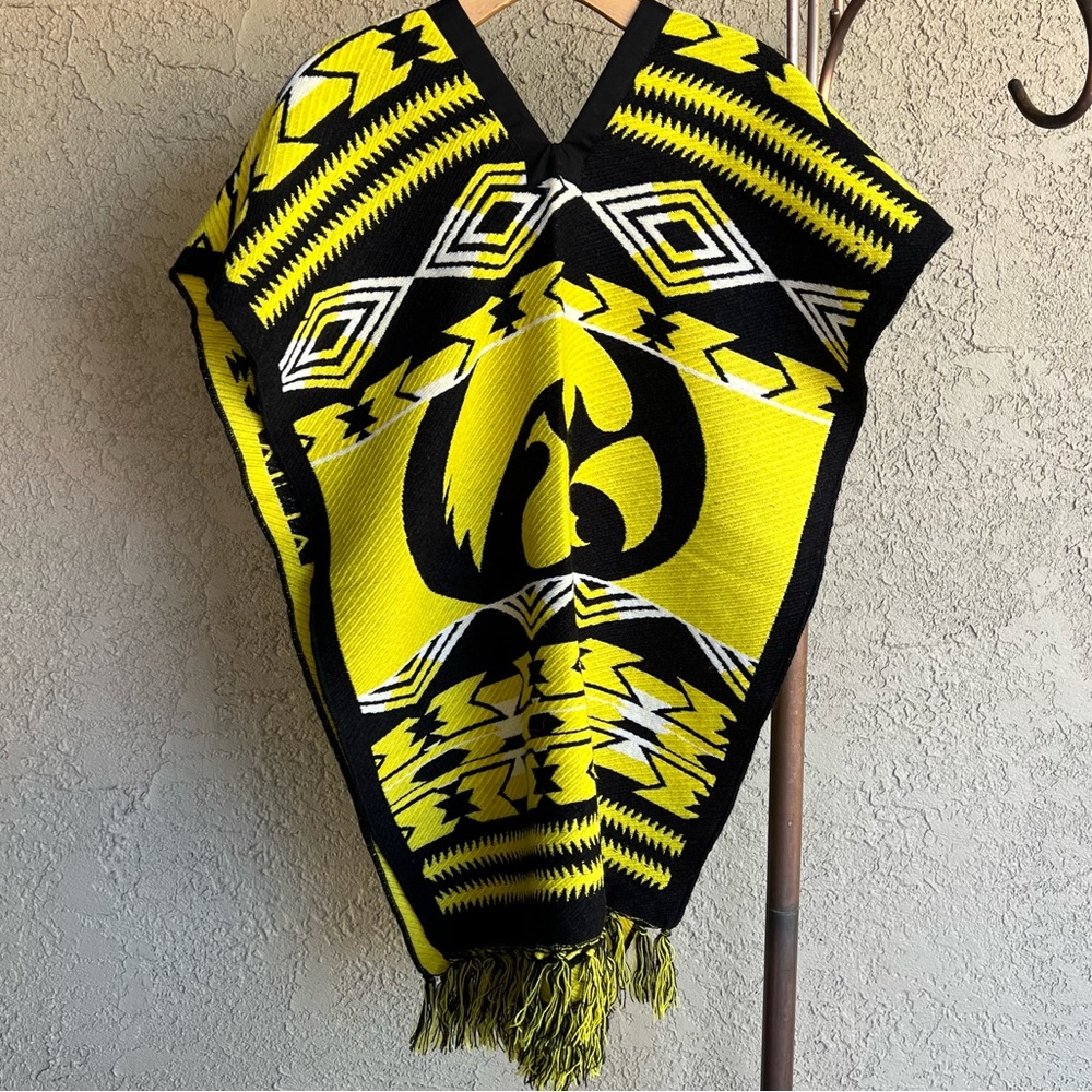 NWT Iowa Hawkeyes Game Day Knit Poncho Unisex New